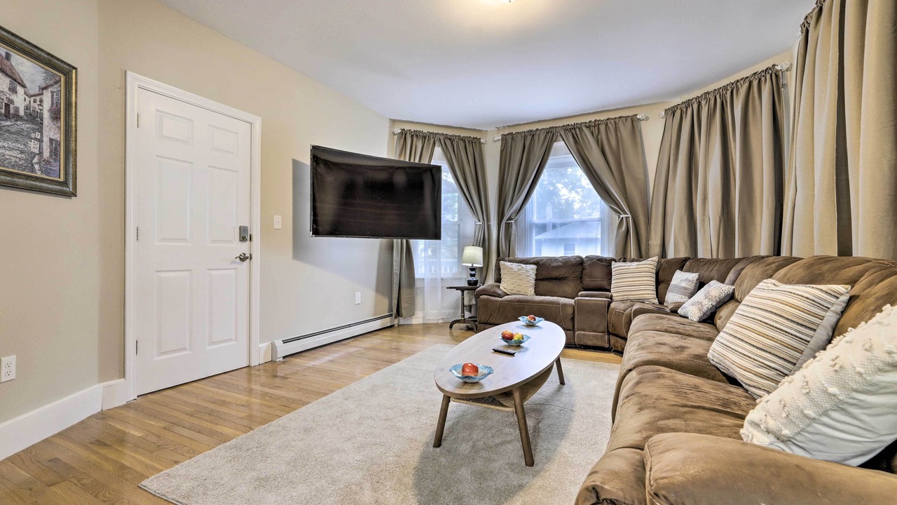 Photo of Livingroom in Memorial Square