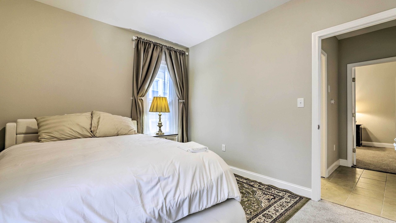 Photo of Bedroom in Memorial Square