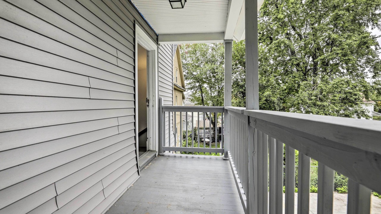 Photo of Patio Balcony in Memorial Square