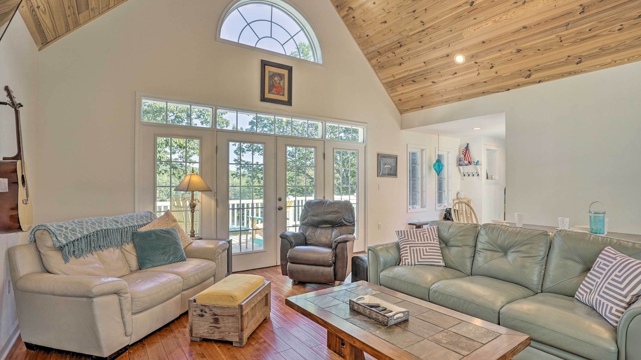 Photo of Livingroom in Edwardsville