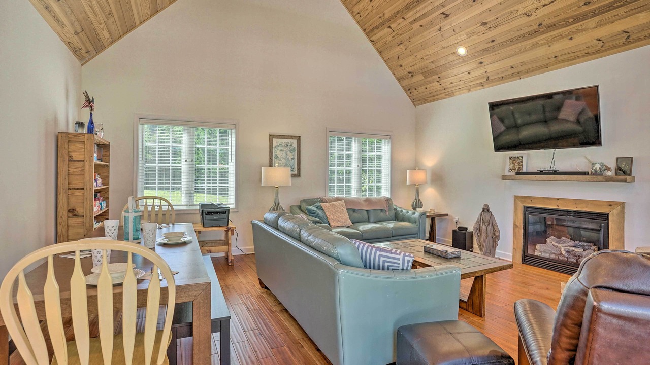 Photo of Livingroom in Edwardsville