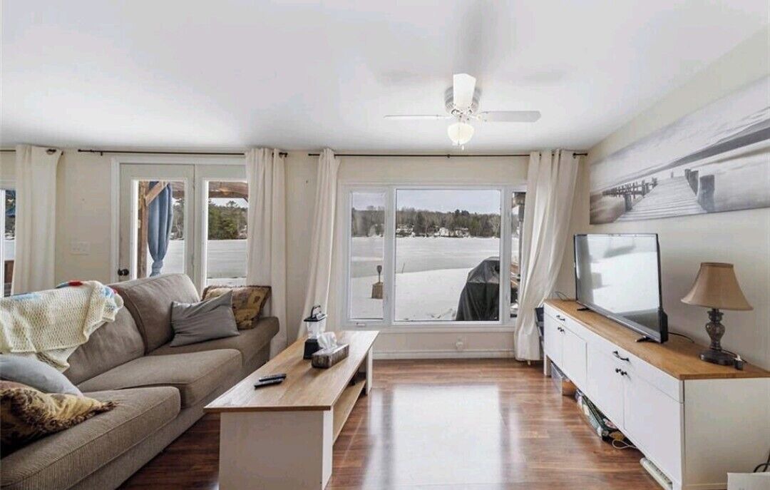 Photo of Livingroom in Centre Hastings