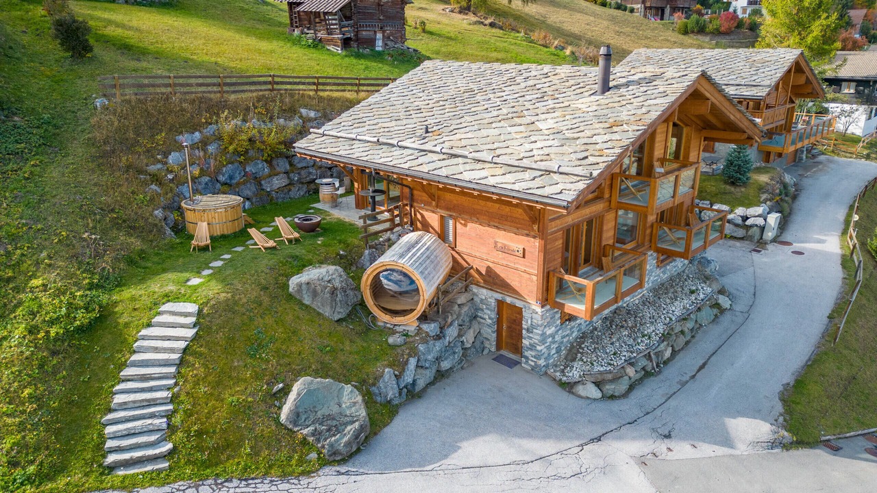 Photo of Outdoor in Saint-Pierre-de-Clages