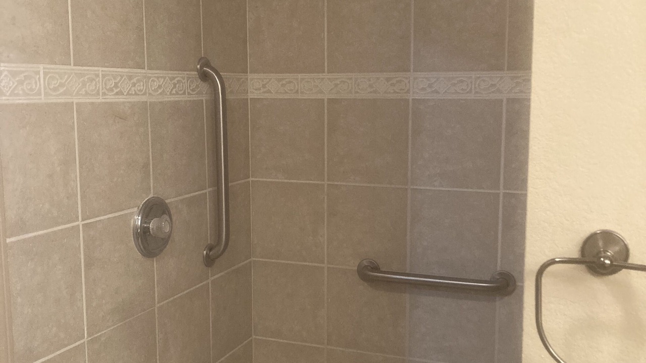 Photo of Bathroom in East Thermopolis