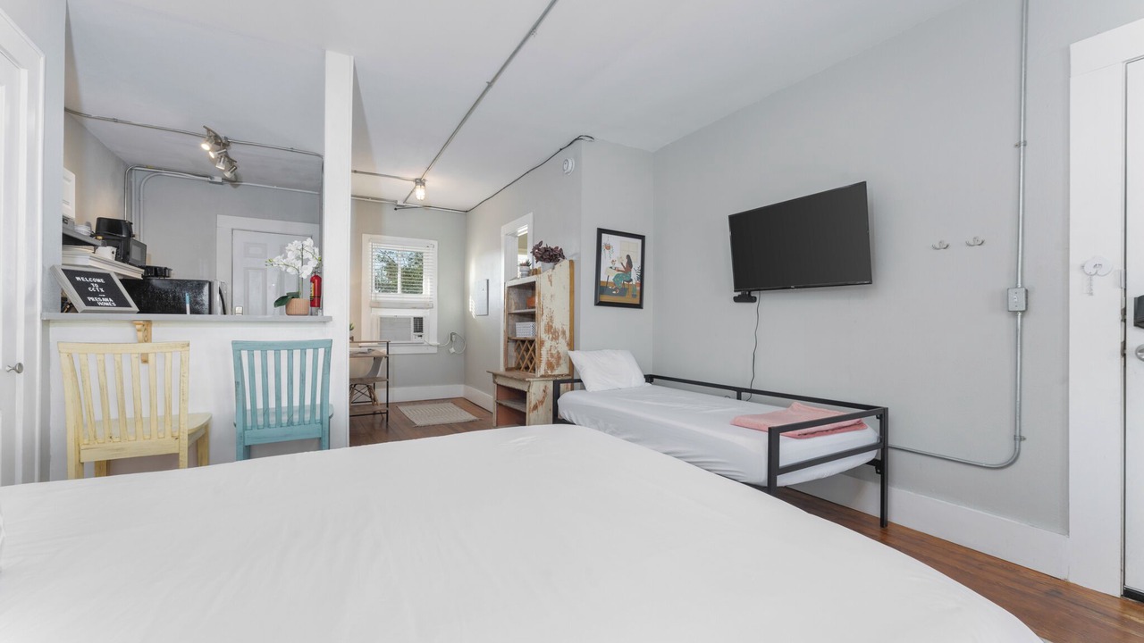 Photo of Bedroom in Central City