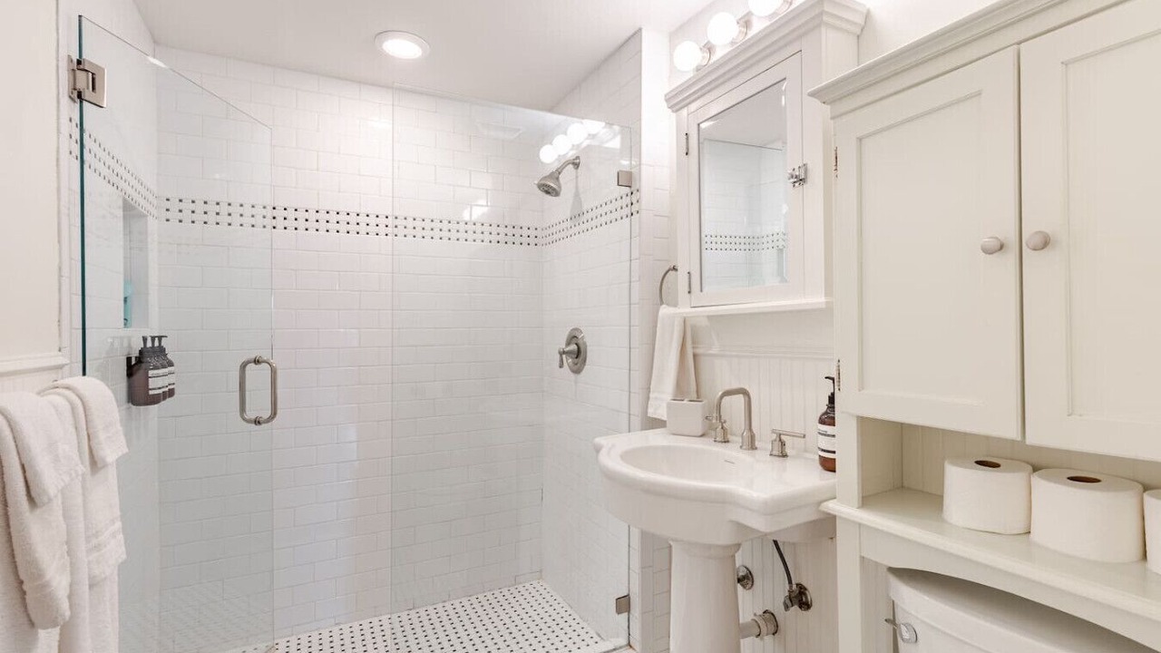 Photo of Bathroom in Oak Lawn