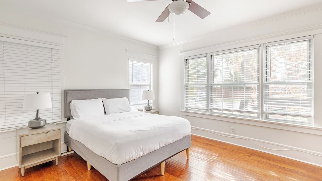 Photo of Bedroom in Oak Lawn