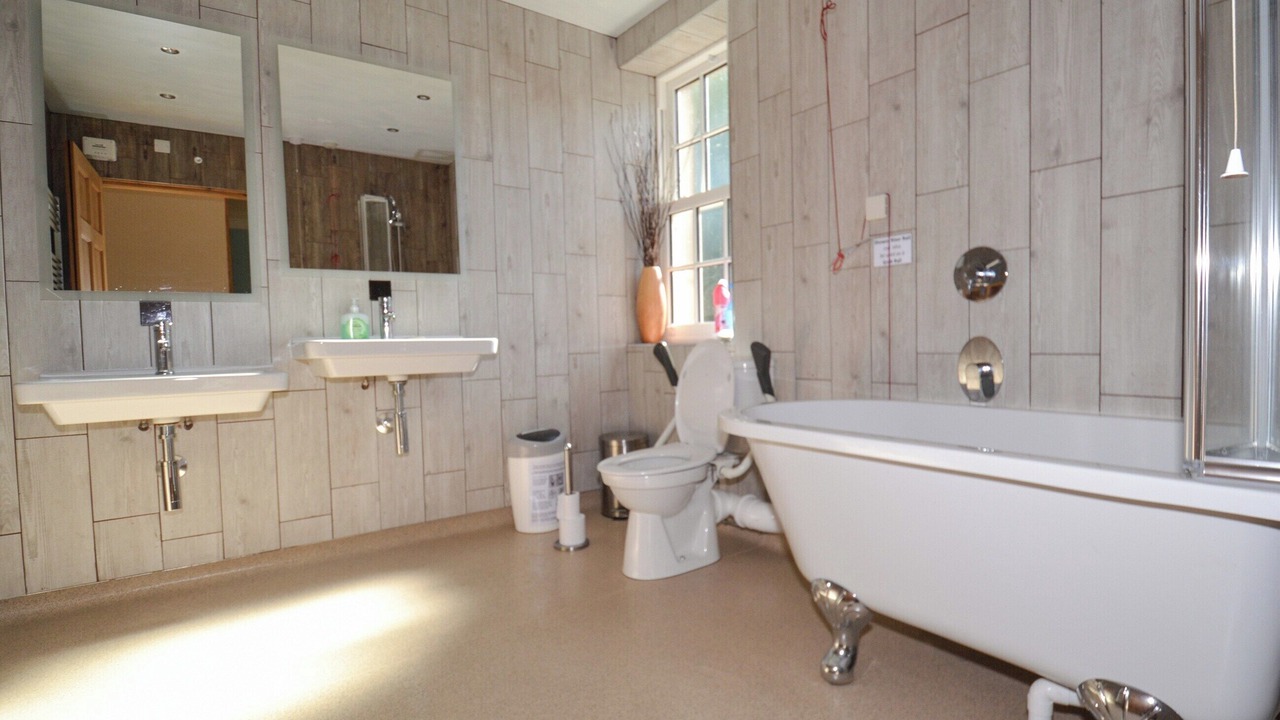 Photo of Bathroom in Annan