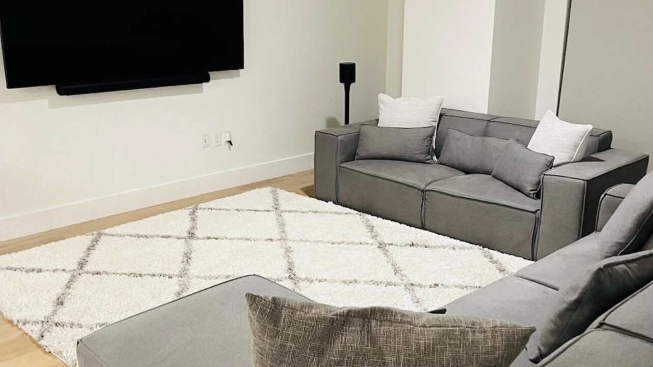 Photo of Livingroom in Warner Center