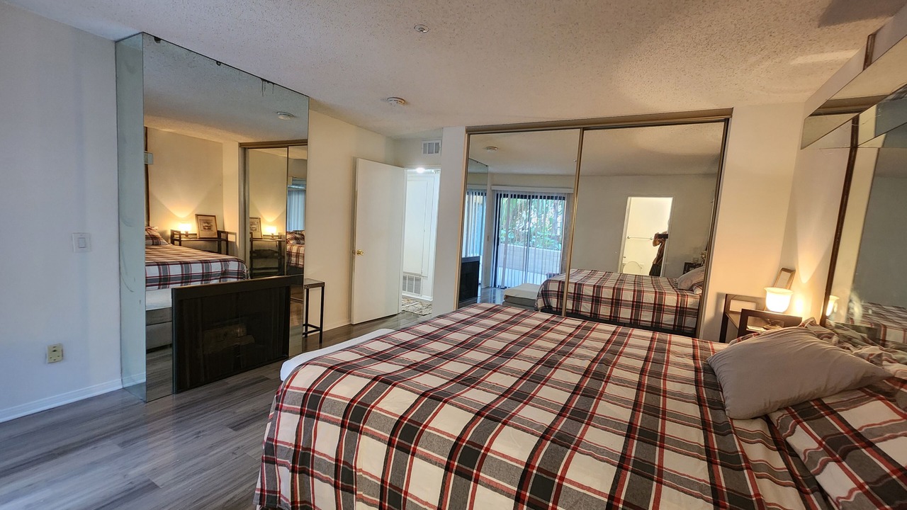 Photo of Bedroom in Hellman Street