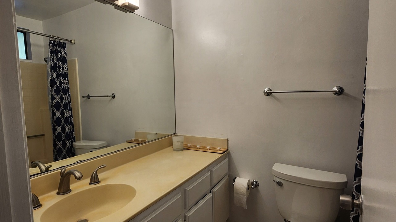 Photo of Bathroom in Hellman Street