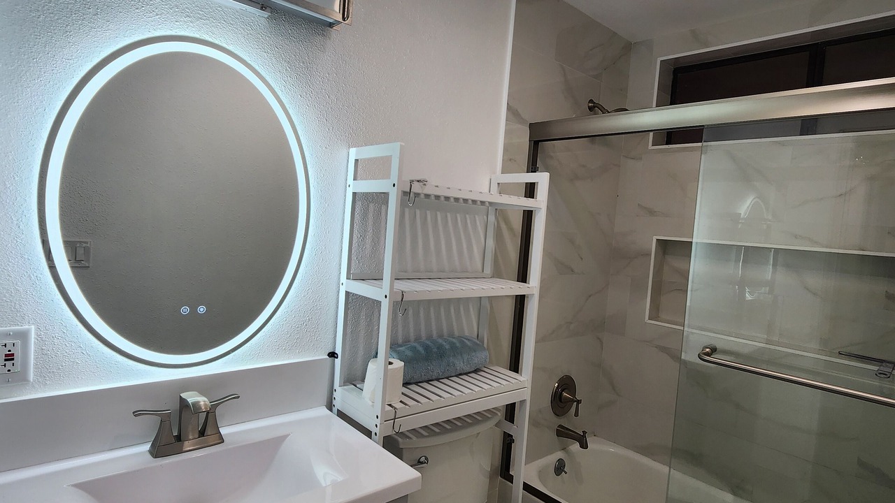 Photo of Bathroom in Hellman Street