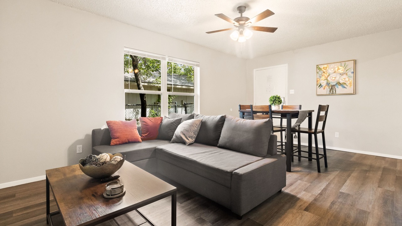 Photo of Livingroom in Central Arlington