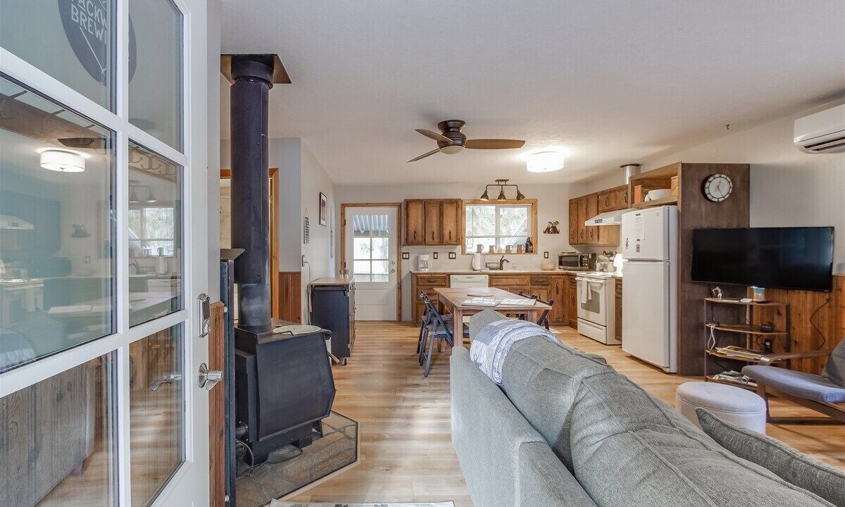 Photo of Livingroom in Packwood