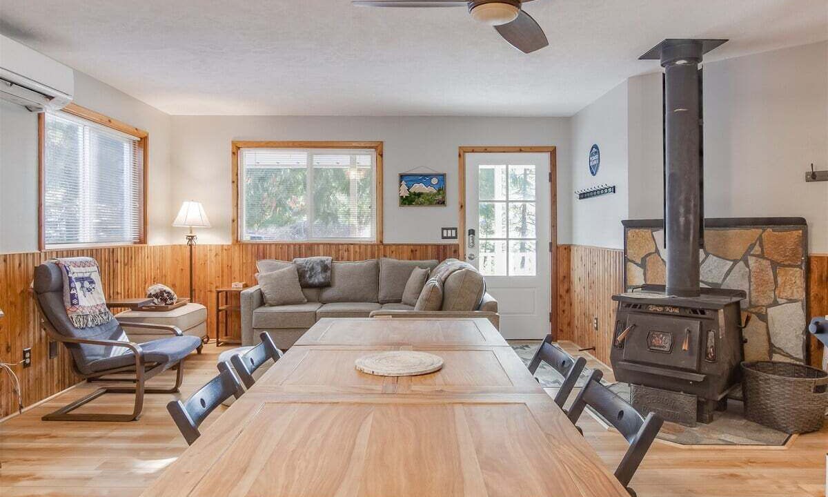 Photo of Livingroom in Packwood