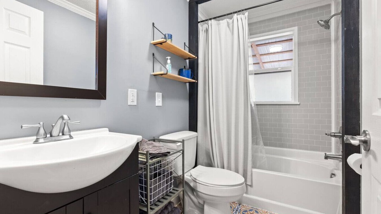 Photo of Bathroom in Beattyville