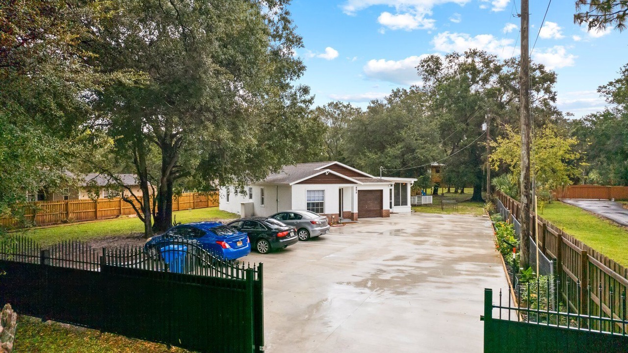 Photo of Others in Clair-Mel City