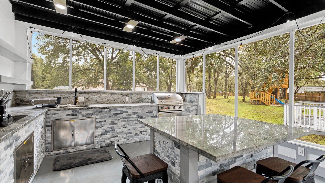 Photo of Outdoor in Clair-Mel City