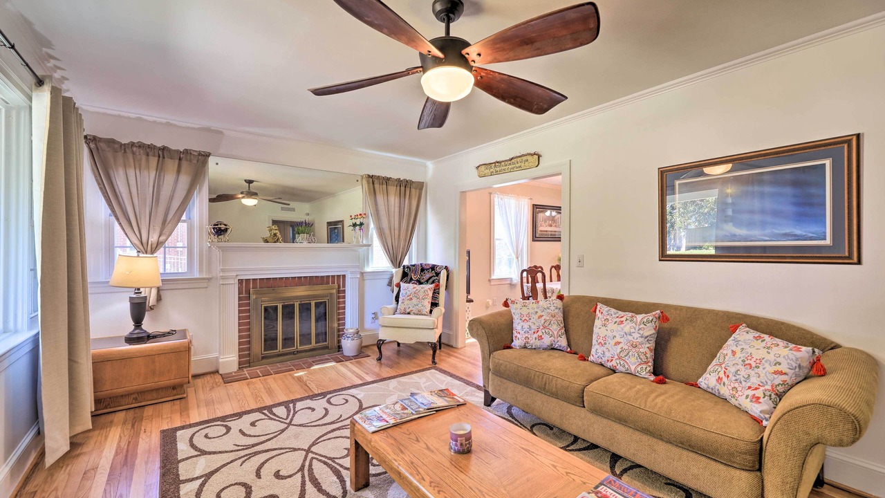 Photo of Livingroom in Jacksonville
