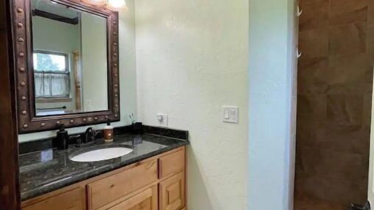 Photo of Bathroom in Daisy