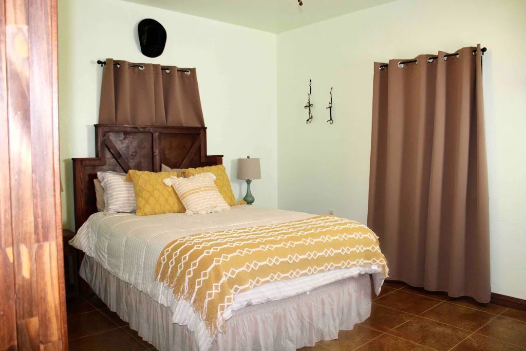 Photo of Bedroom in Daisy
