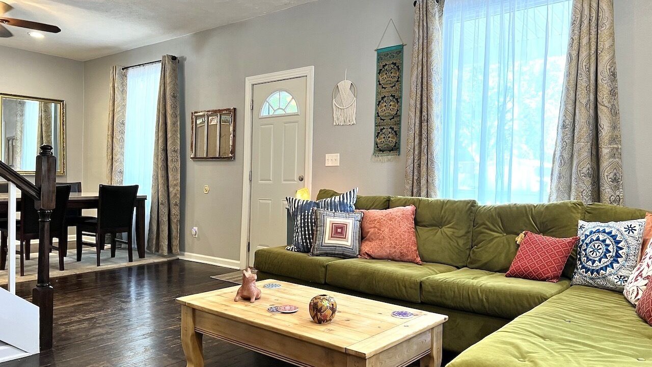 Photo of Livingroom in Aurora