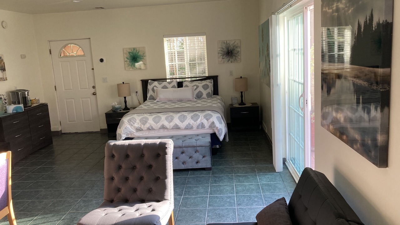 Photo of Bedroom in Greater Wilshire - Hancock Park