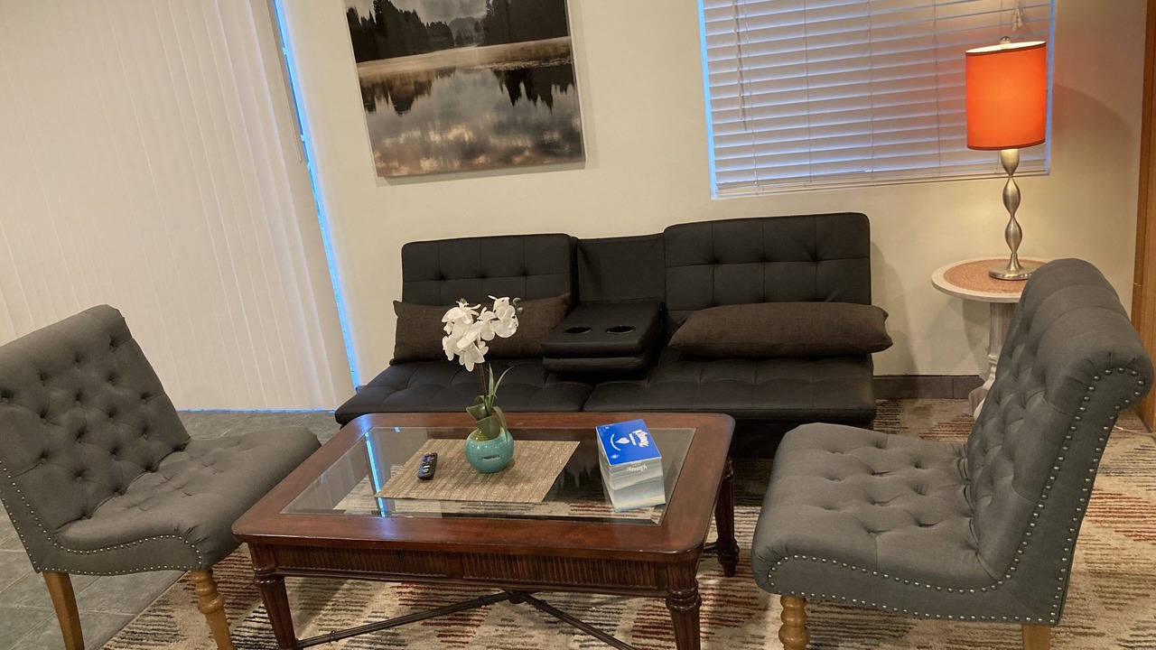 Photo of Livingroom in Greater Wilshire - Hancock Park