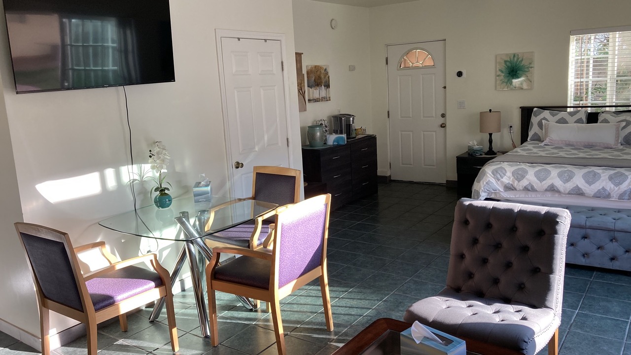 Photo of Bedroom in Greater Wilshire - Hancock Park