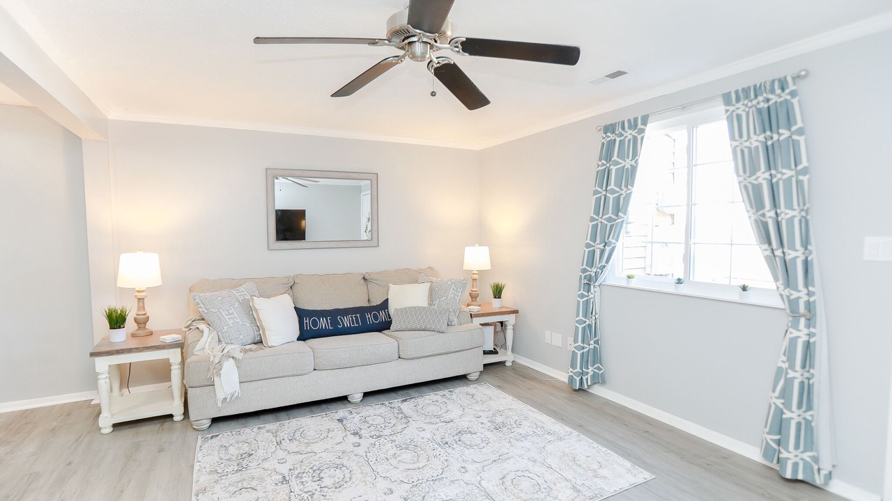 Photo of Livingroom in Coliseum Central