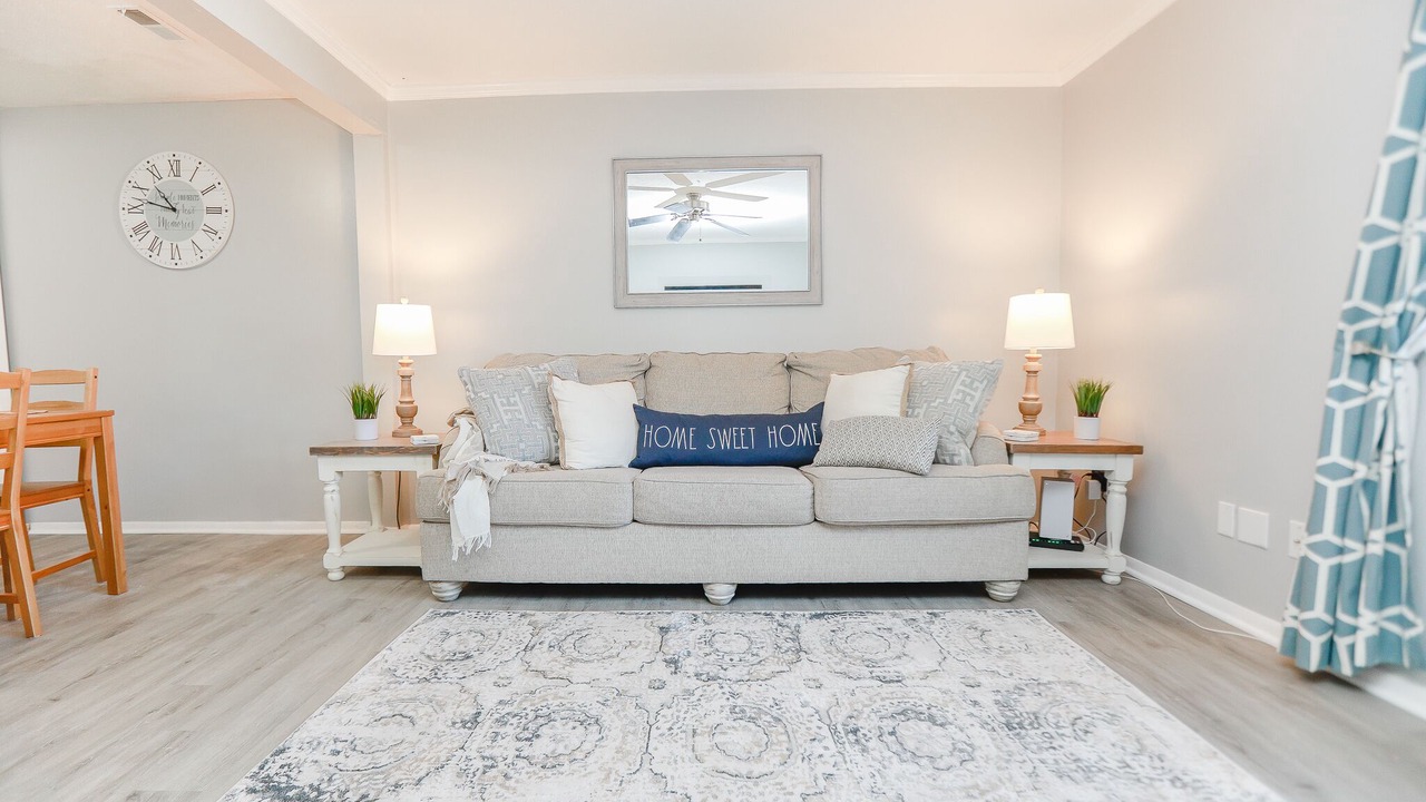 Photo of Livingroom in Coliseum Central