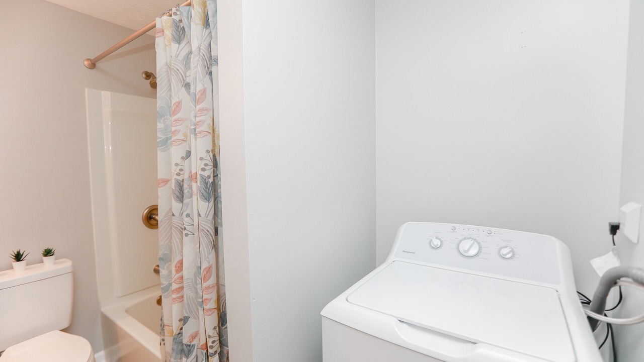 Photo of Bathroom in Coliseum Central