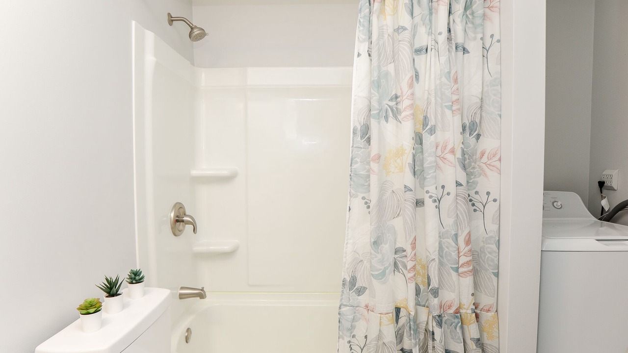 Photo of Bathroom in Coliseum Central