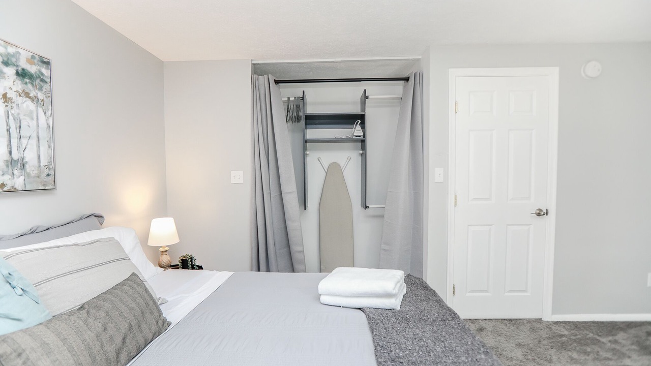 Photo of Bedroom in Coliseum Central