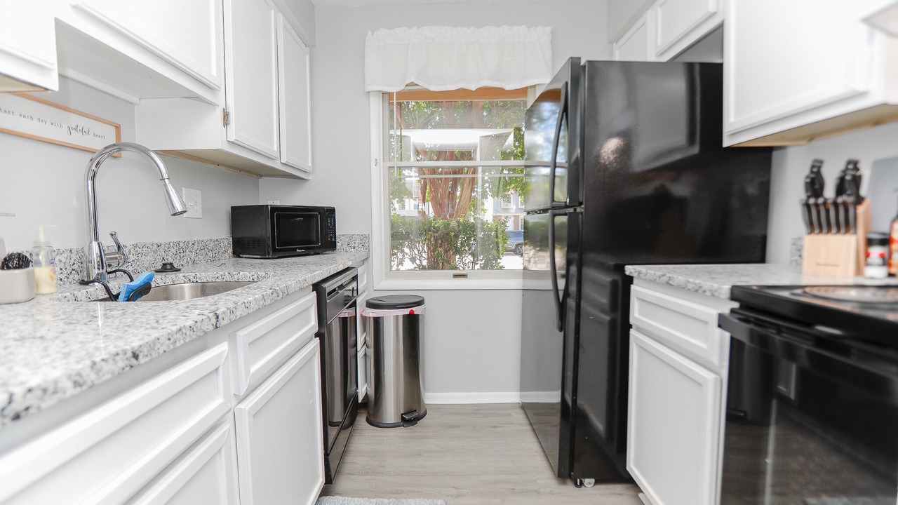 Photo of Kitchen in Coliseum Central