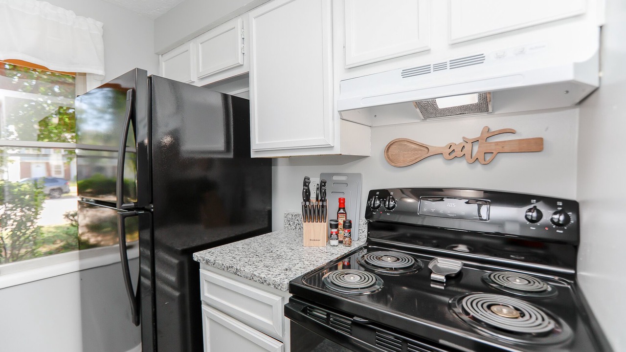 Photo of Kitchen in Coliseum Central