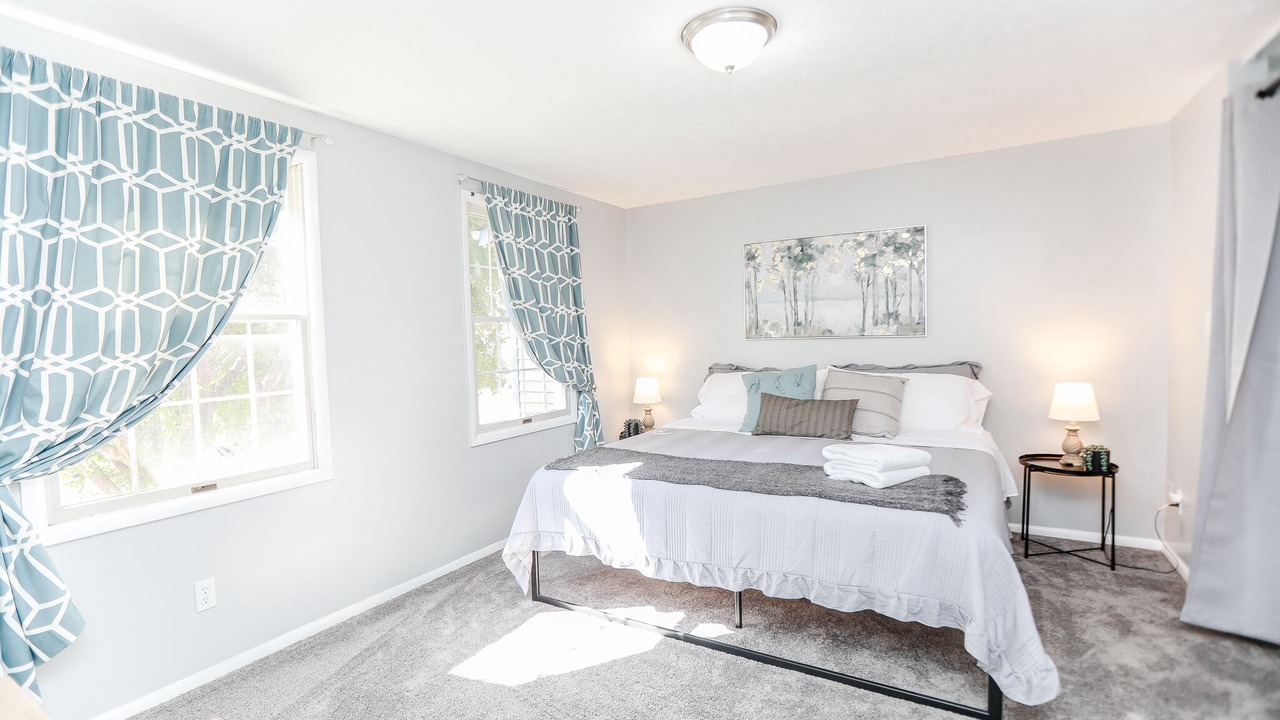 Photo of Bedroom in Coliseum Central