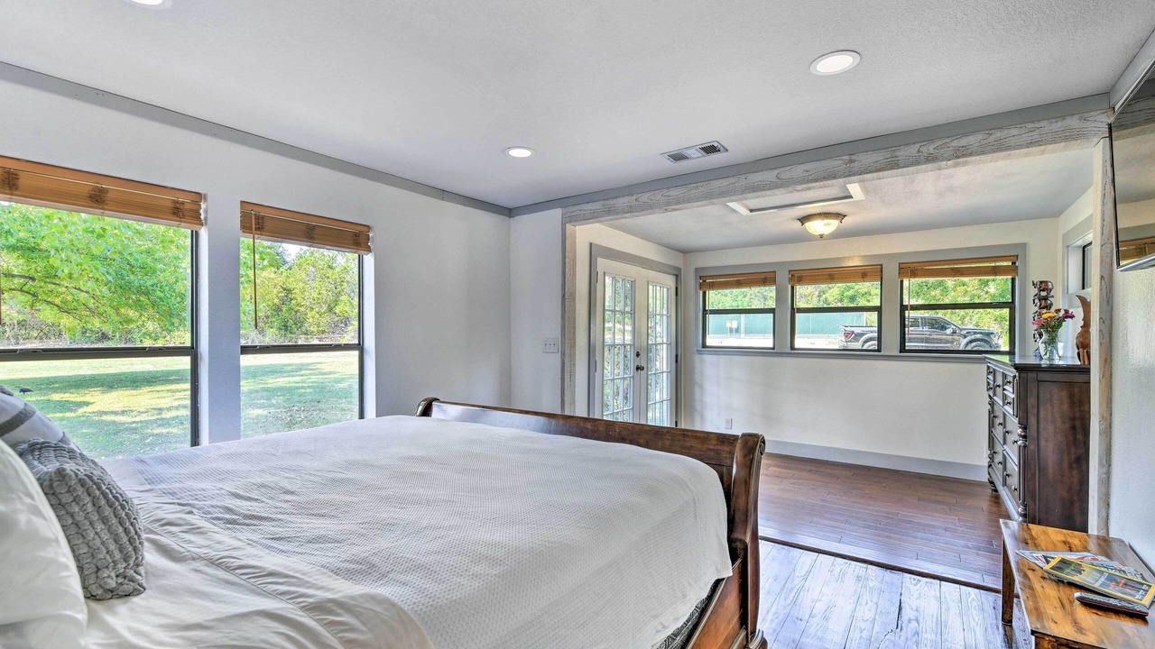 Photo of Bedroom in Glen Rose