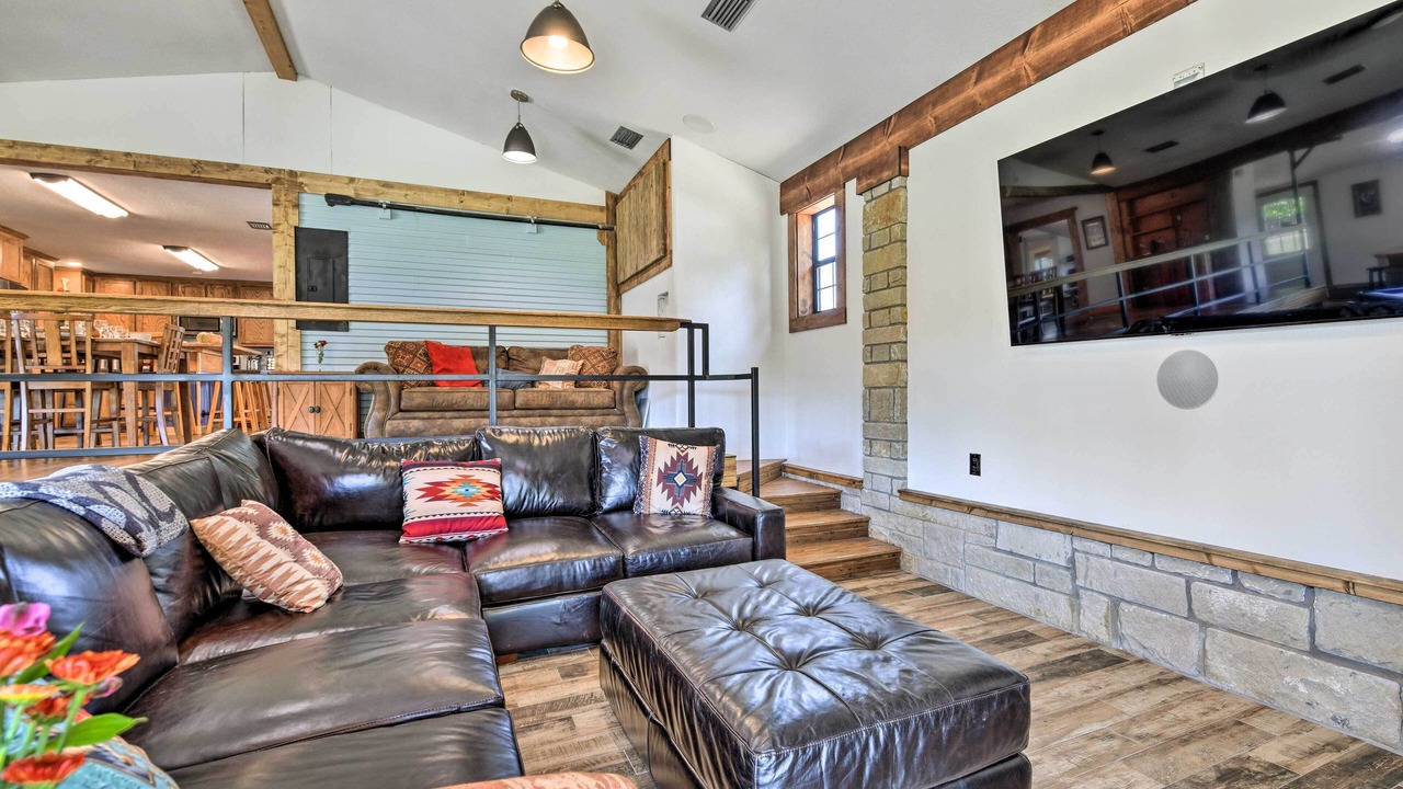 Photo of Livingroom in Glen Rose
