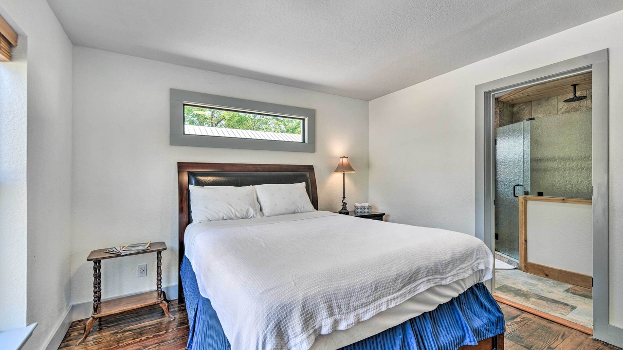 Photo of Bedroom in Glen Rose