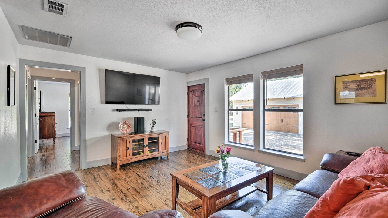 Photo of Livingroom in Glen Rose