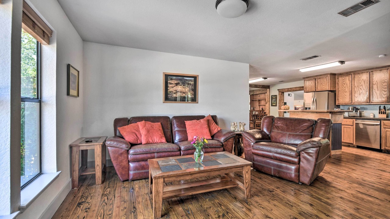 Photo of Livingroom in Glen Rose