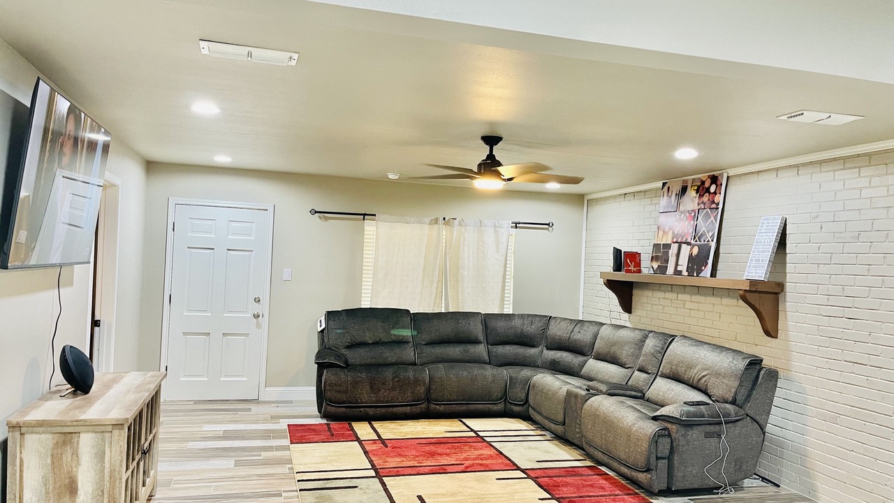 Photo of Livingroom in Eagle Pass