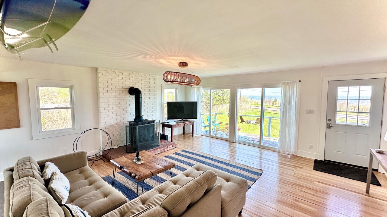 Photo of Livingroom in Mastic Beach