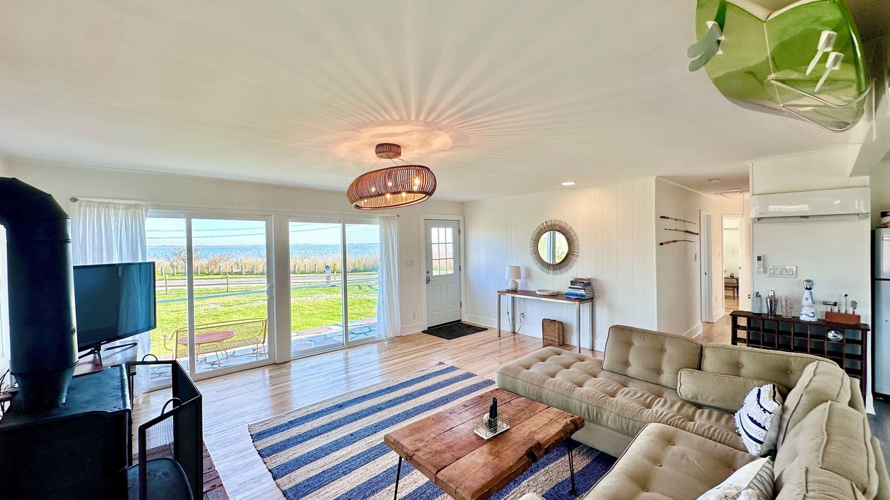 Photo of Livingroom in Mastic Beach