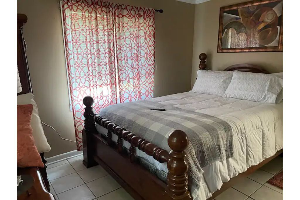 Photo of Bedroom in Midfield