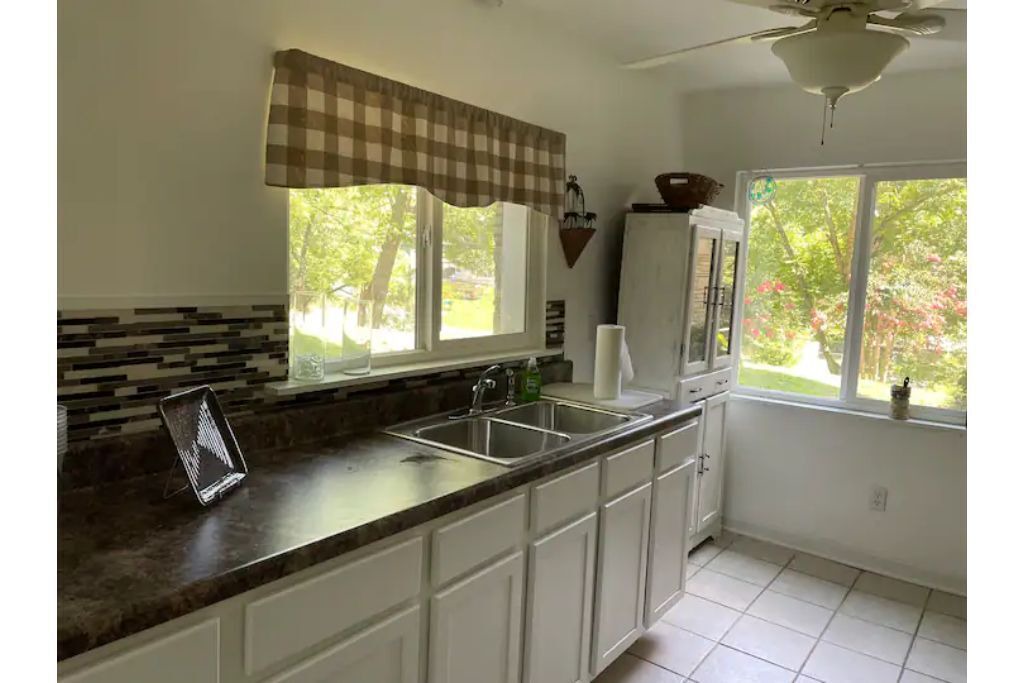 Photo of Kitchen in Midfield