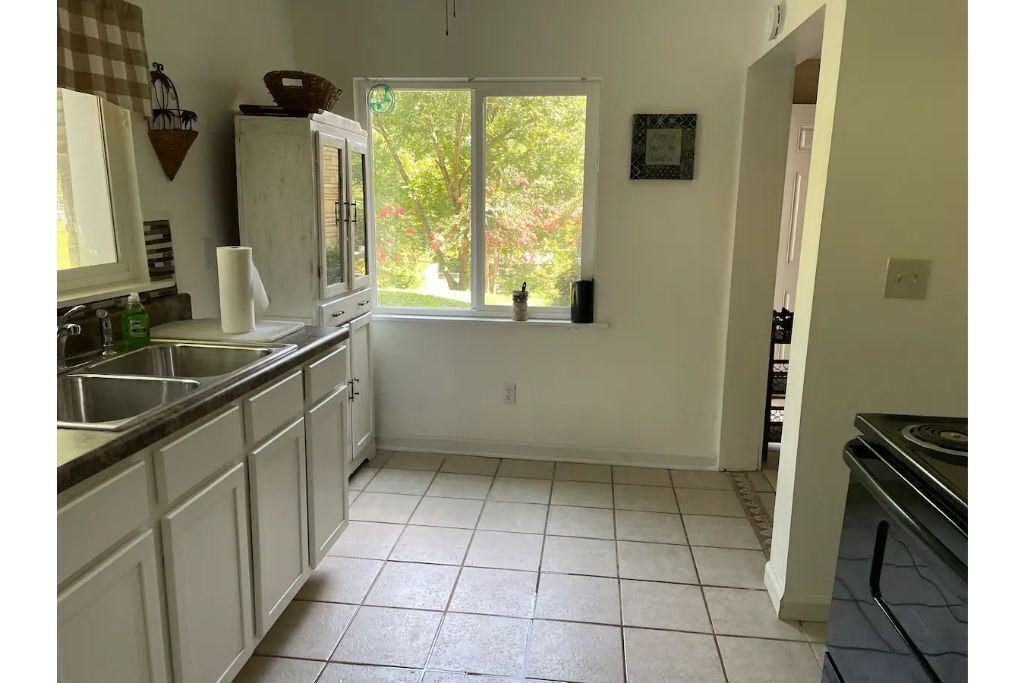 Photo of Kitchen in Midfield