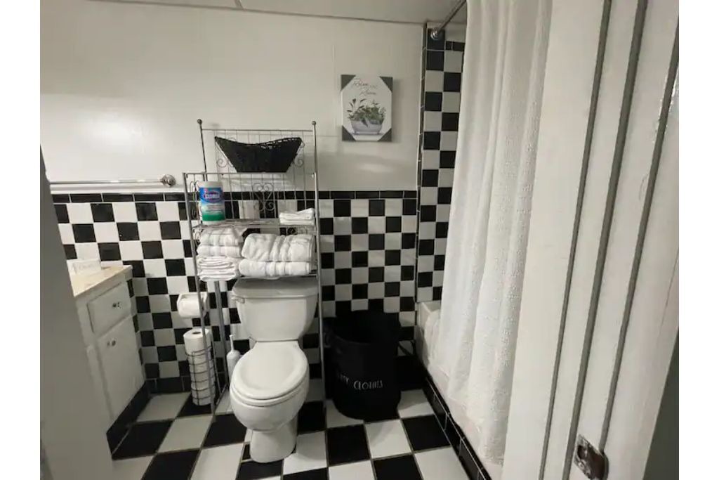 Photo of Bathroom in Midfield