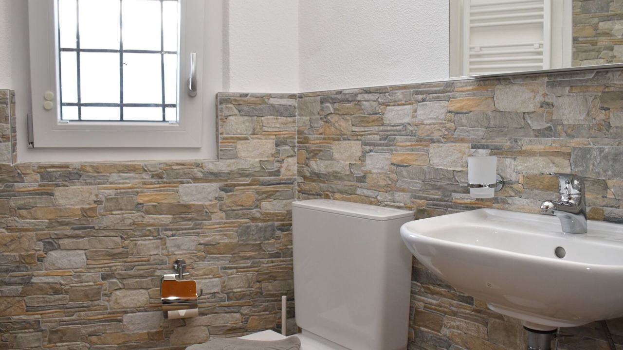 Photo of Bathroom in Gudo